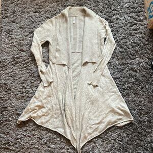 Monoreno beige sweater size large